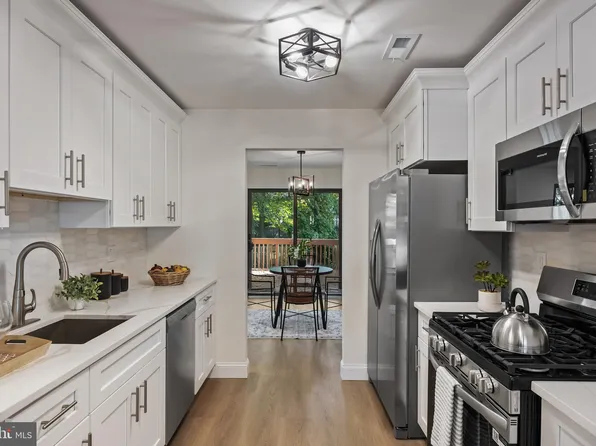 28 Partridge Ct, Marlton, NJ 08053