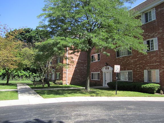 2nd image of 6882 W Touhy Ave #6882B