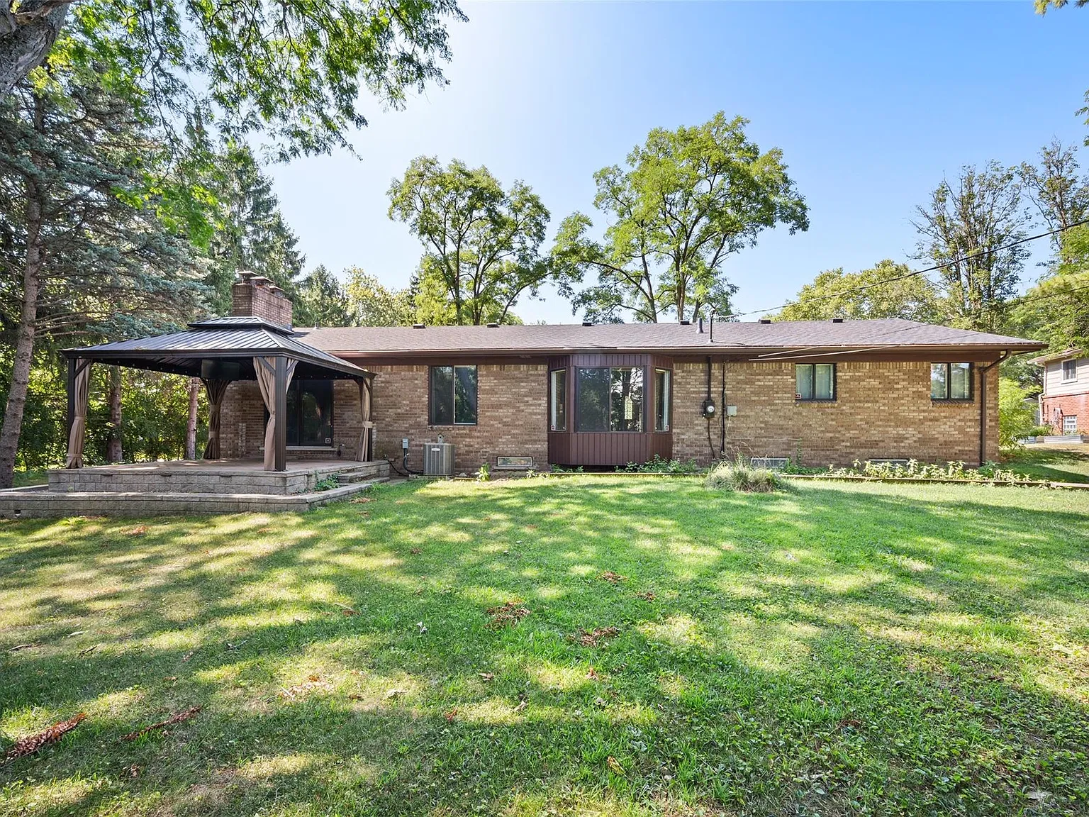 4 bed, 2.5 bath, 1800 sqft, $2,800 — Photo 2