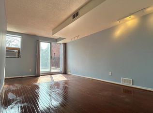 1289 Queen St W #2, Toronto, ON M6K 1L6