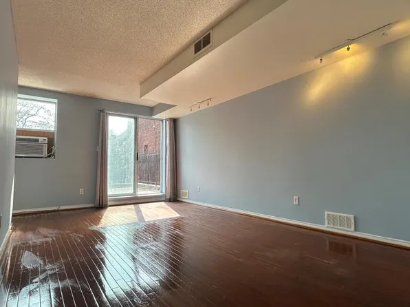 1289 Queen St W #2, Toronto, ON M6K 1L6