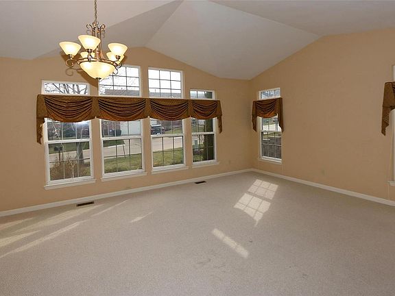 4th image of 125 River Breeze Way