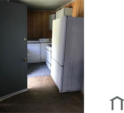 3rd image of 457 E 79th St