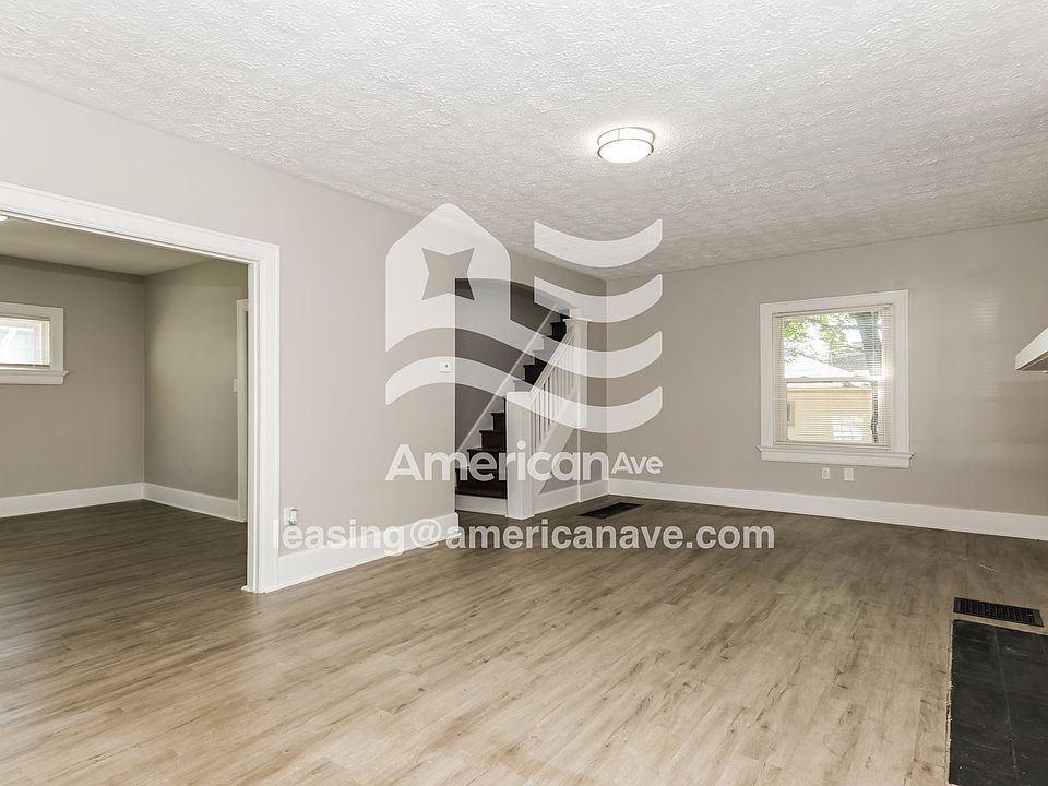 1348873_003_living_room_4.jpg