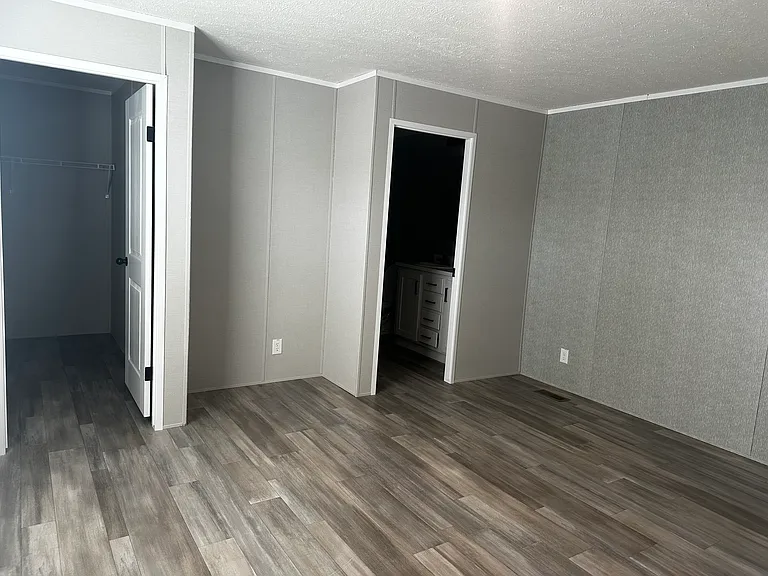 738 Waltham Dr — Photo 8