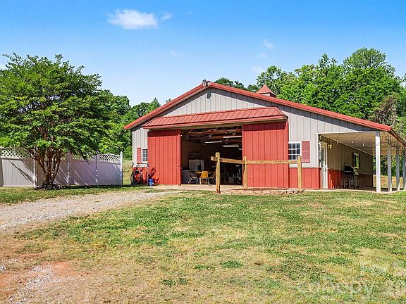 2nd image of 2040 Burke Rd