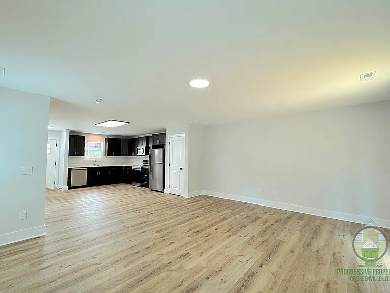 6 Robin Hood Rd #A — Photo 5