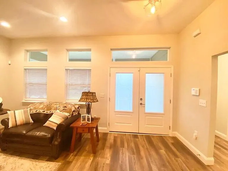 210 Pines St — Photo 4