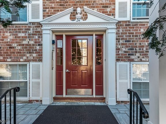 3rd image of 37 Hill St APT A3