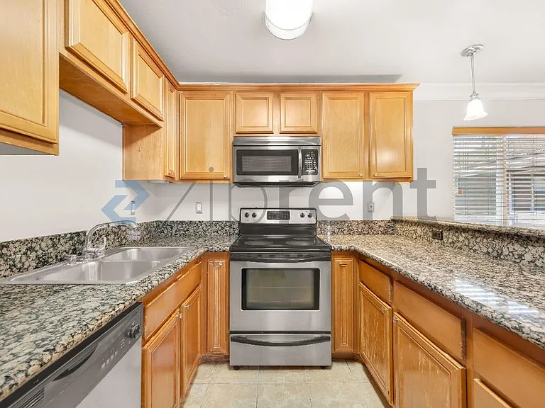 800 N Mollison Ave #48 — Photo 6