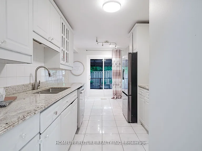 47 Carisbrooke Sq #MAIN 2ND FLR — Photo 14