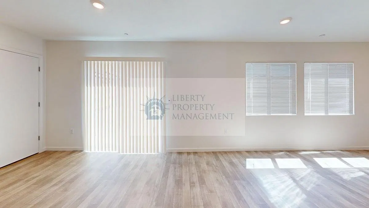 3 bed, 2.5 bath, 1582 sqft, $2,695 — Photo 2