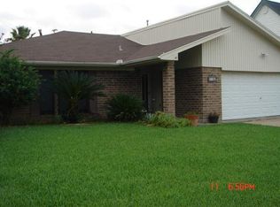 3152 Crest Dr, Port Neches, TX 77651