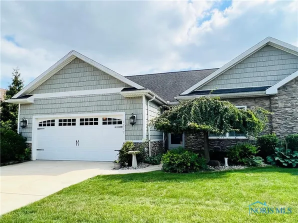 1217 Grassy Ln, Rossford, OH 43460