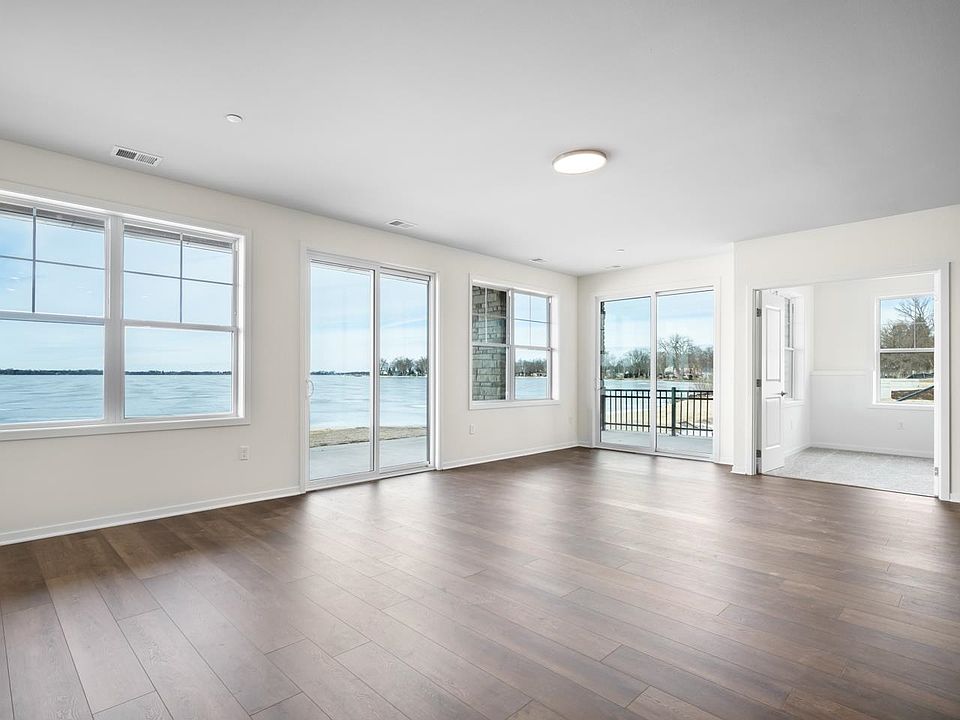 1st image of 216 Lakeview Cir