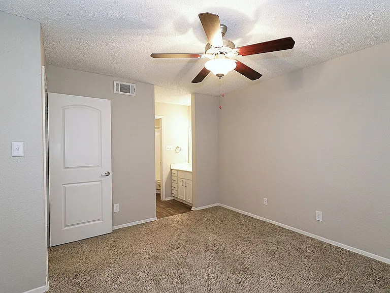 City Crest Apartments — Photo 116