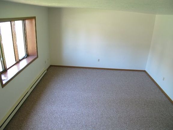 231 Catalpa - Living Room