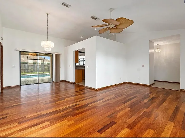 329 SE Oakridge Dr — Photo 8