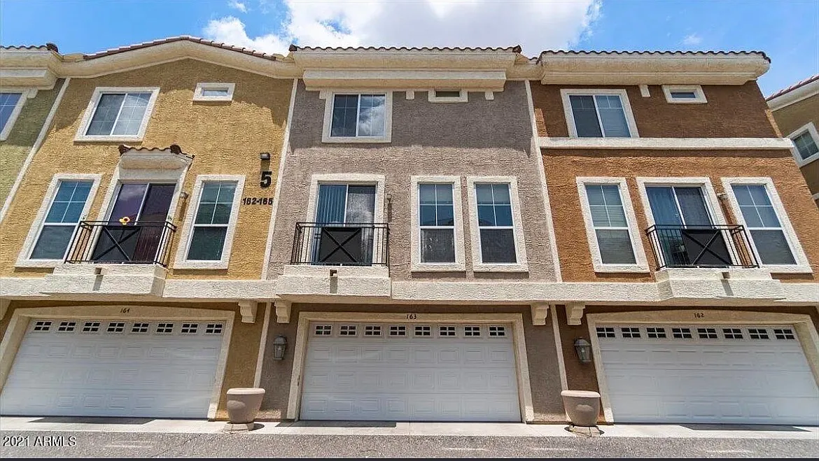 2 bed, 1322 sqft, $2,550 — Photo 2