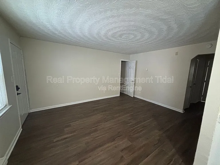 6255 Alexander St #6 — Photo 11