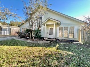 28 Solar St, Mary Esther, FL 32569