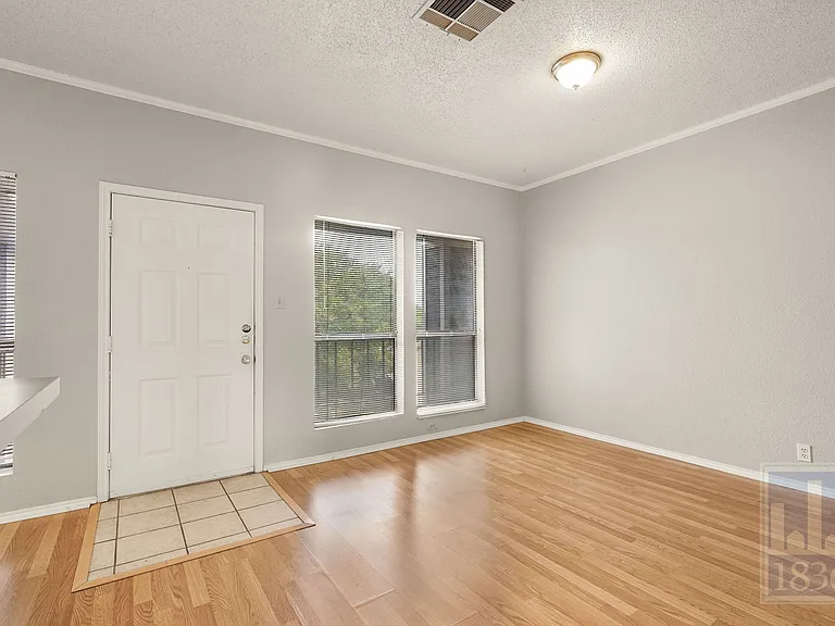 2804 Rio Grande St #303 — Photo 4