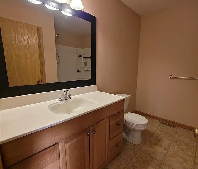 518 NW Mill Ct — Photo 5