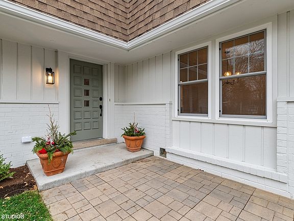 2nd image of 850 Deere Park Ct