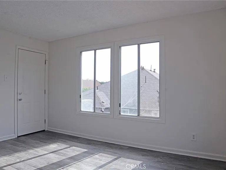 4055 1/4 Wall St — Photo 3
