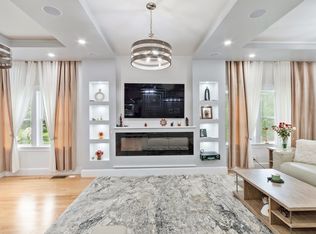 73 Martin St, Essex, MA 01929