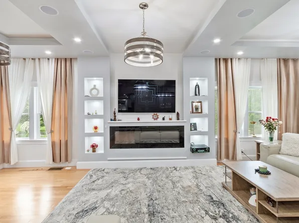73 Martin St, Essex, MA 01929