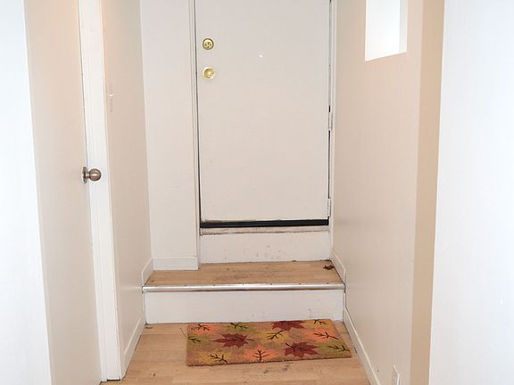 3rd image of 360 Sorauren Ave #Basement