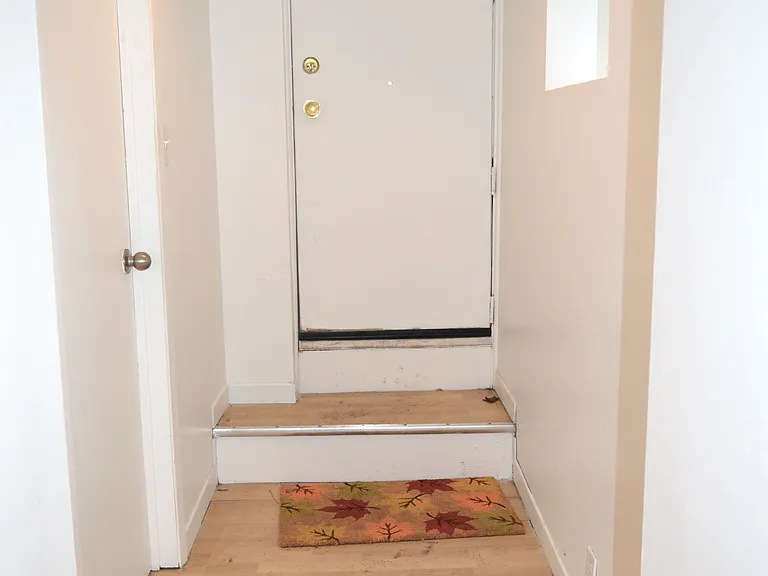 360 Sorauren Ave #BASEMENT — Photo 3