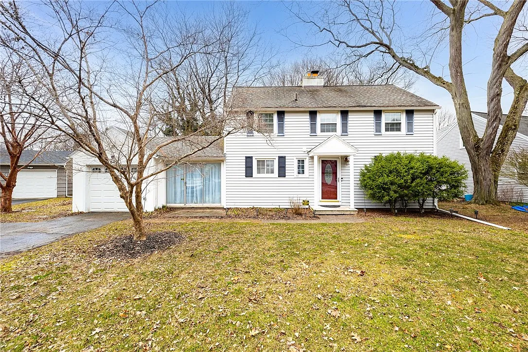 64 Oakridge Dr photo 1