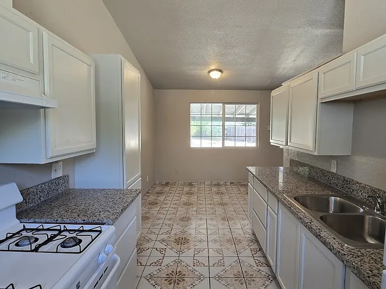 2137 W Dayton Ave — Photo 5