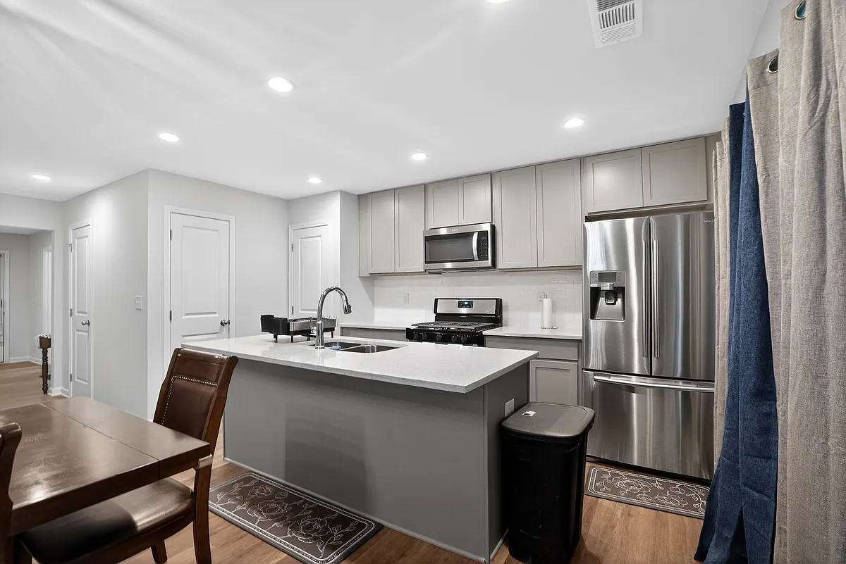 Building Photo - 1127 2nd St NW