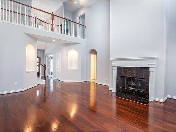 5th image of 123 E French Oaks Cir