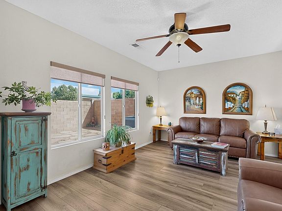 4th image of 6819 Glenturret Way NE