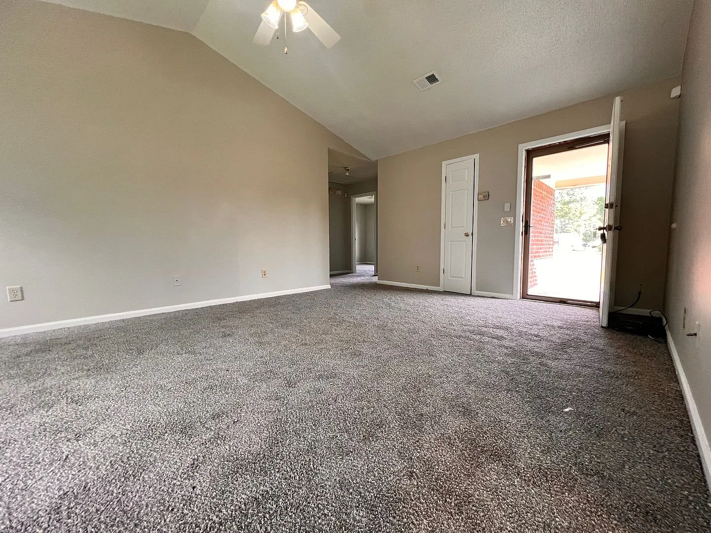 October 2026 | Pet Friendly — Photo 3