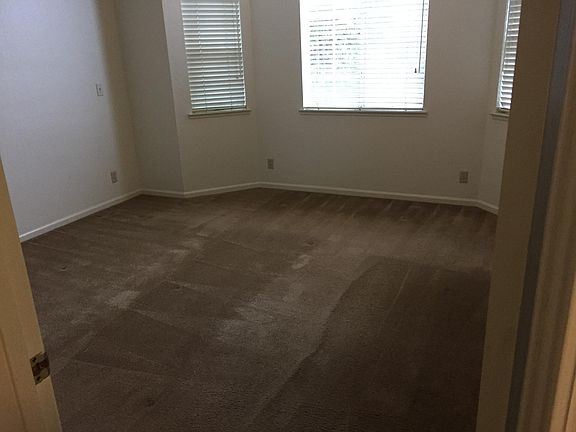 4th image of 105 Bluebonnet Ln APT C