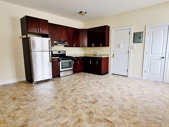4th image of 23-12 31st St #3AA