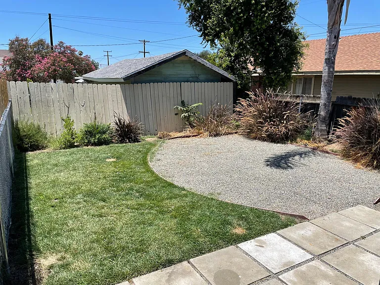907 Campus Ave #A — Photo 11