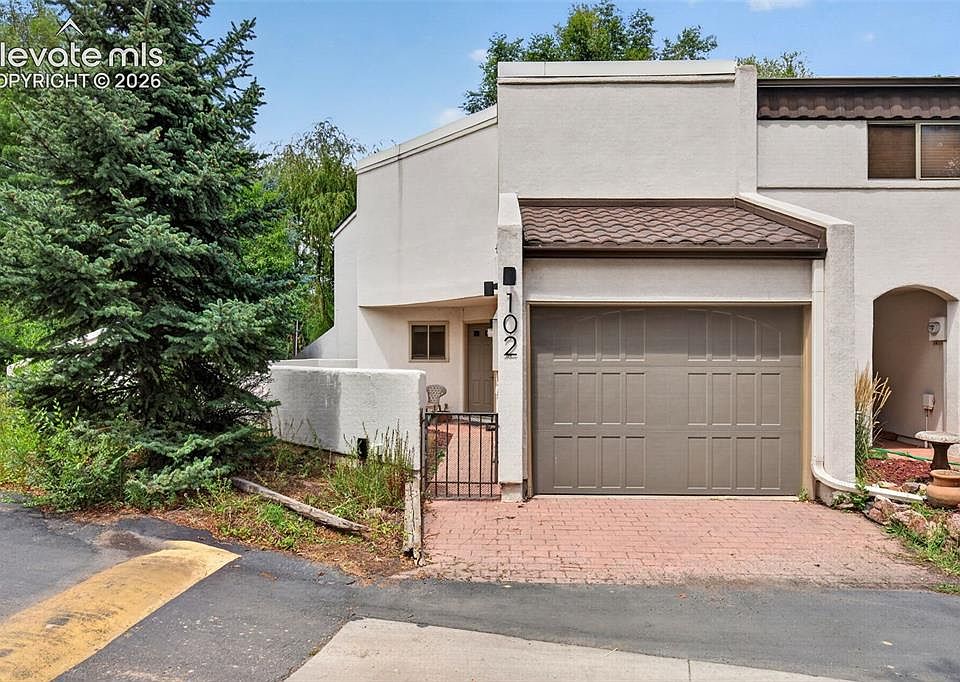 1st image of 102 Creekside Ln