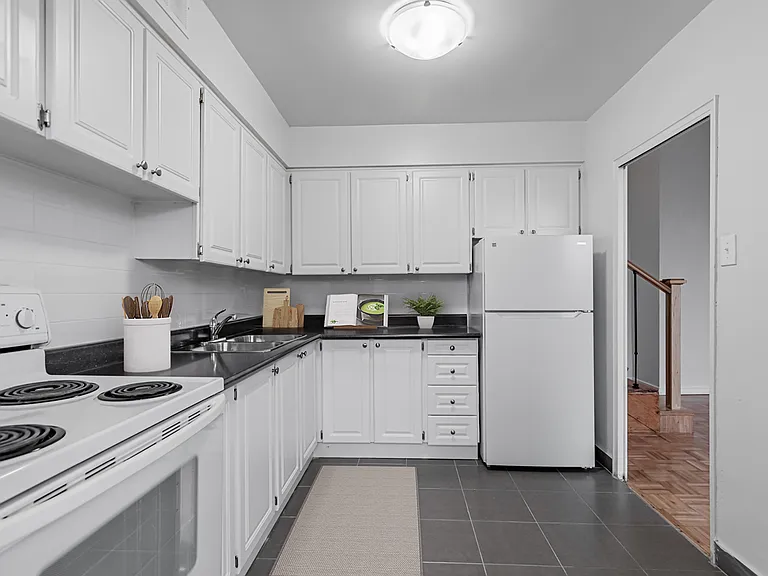 4383 Bathurst St — Photo 6