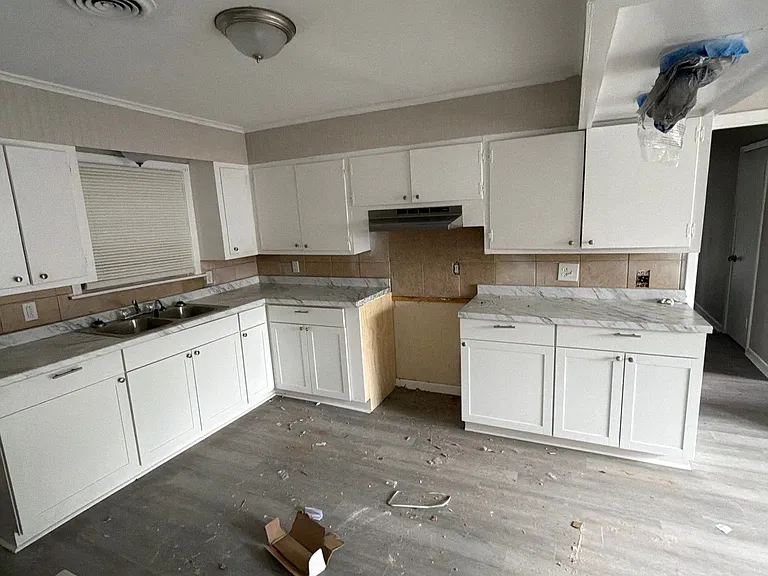 228 Catalina Cir — Photo 9