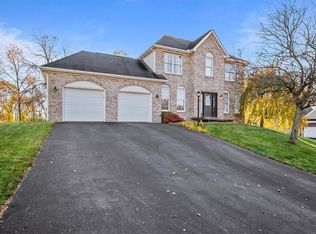 386 Pine Ridge Dr, Venetia, PA 15367