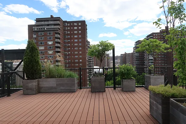 Rented by Maz Group NY | media 21