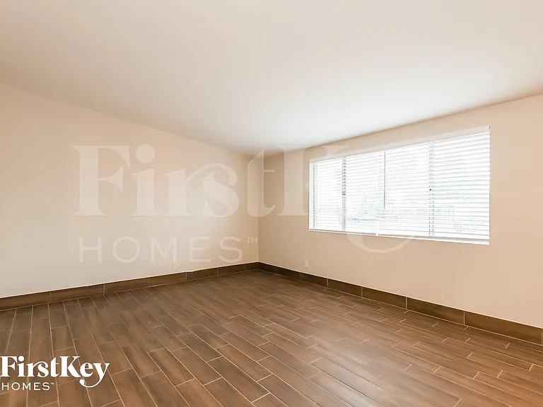 8940 E Pine Valley Dr — Photo 2