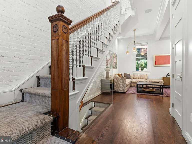 2121 R St NW — Photo 17