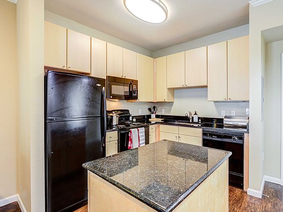 2nd image of 1600 N Fillmore St #1410